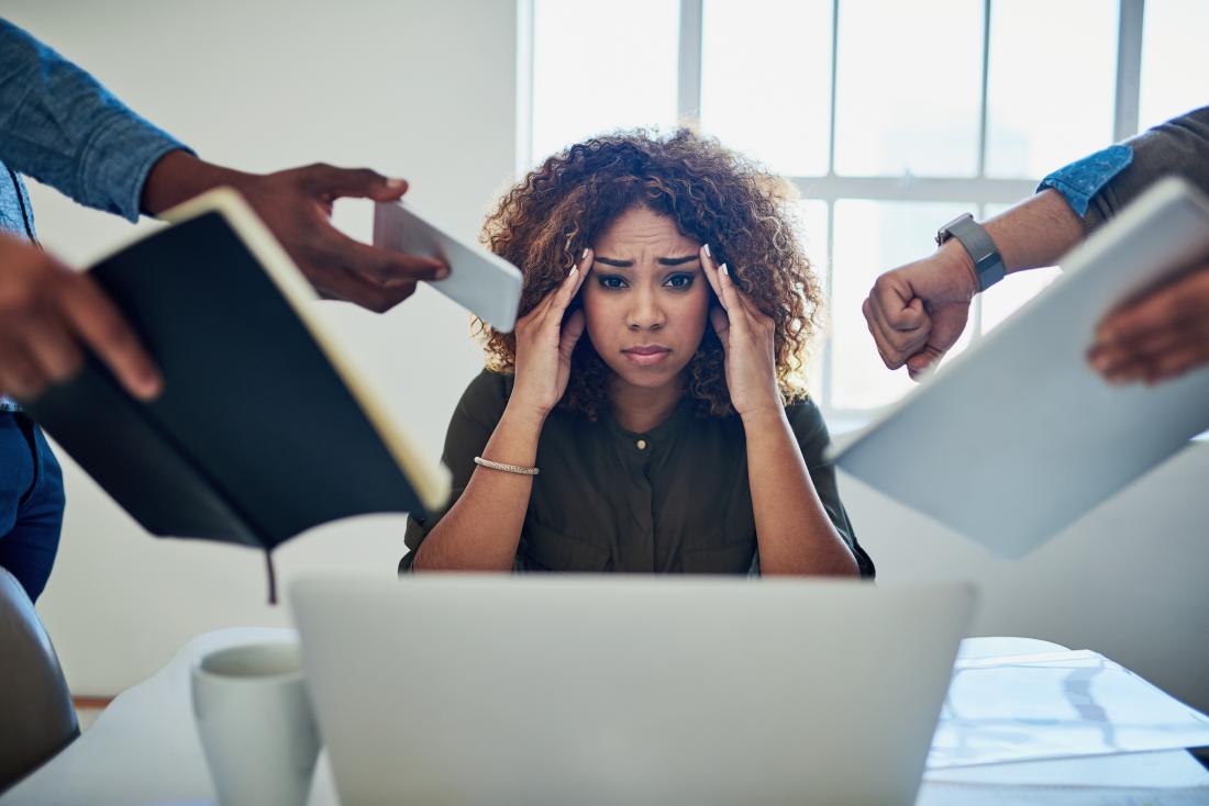استرس شدید زن در کار