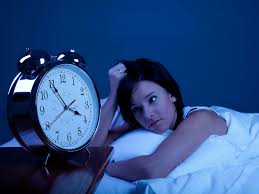 ۷ نشانه رایج کم خوابی که نباید نادیده بگیرید