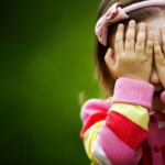 درمان کودک خجالتی و کمرو، ۲۱ راه تضمینی | بازی هایی برای درمان کمرویی کودکان