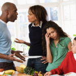درگیری و نزاع خانواده | راه حل مشکلات خانوادگی