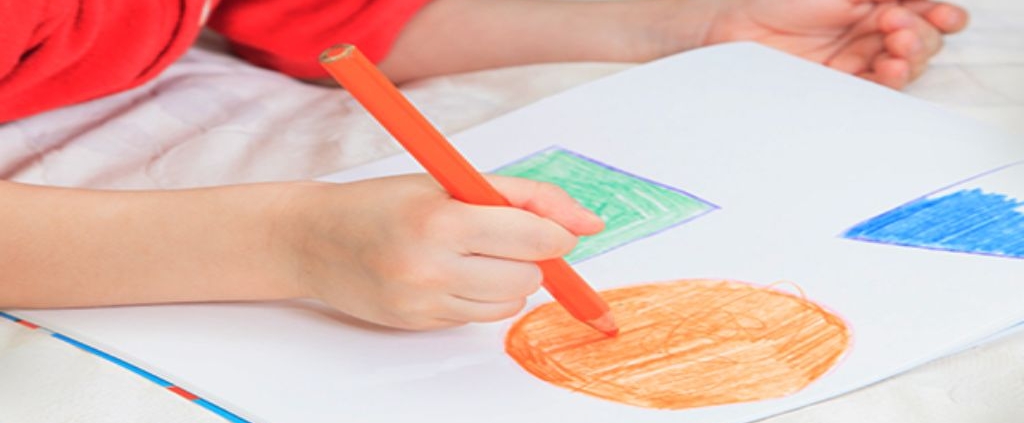 تحلیل نقاشی کودک ✔️ ۲۰ نماد نگران کننده که باید بدانید