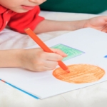 تحلیل نقاشی کودک ✔️ ۲۰ نماد نگران کننده که باید بدانید